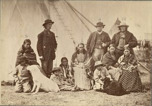 Grupo cerca de Fort Laramie, Dakota, 1868 de Alexander Gardner